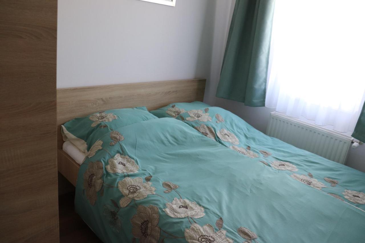 Liget Apartmanhaz Kehidakustány Eksteriør bilde