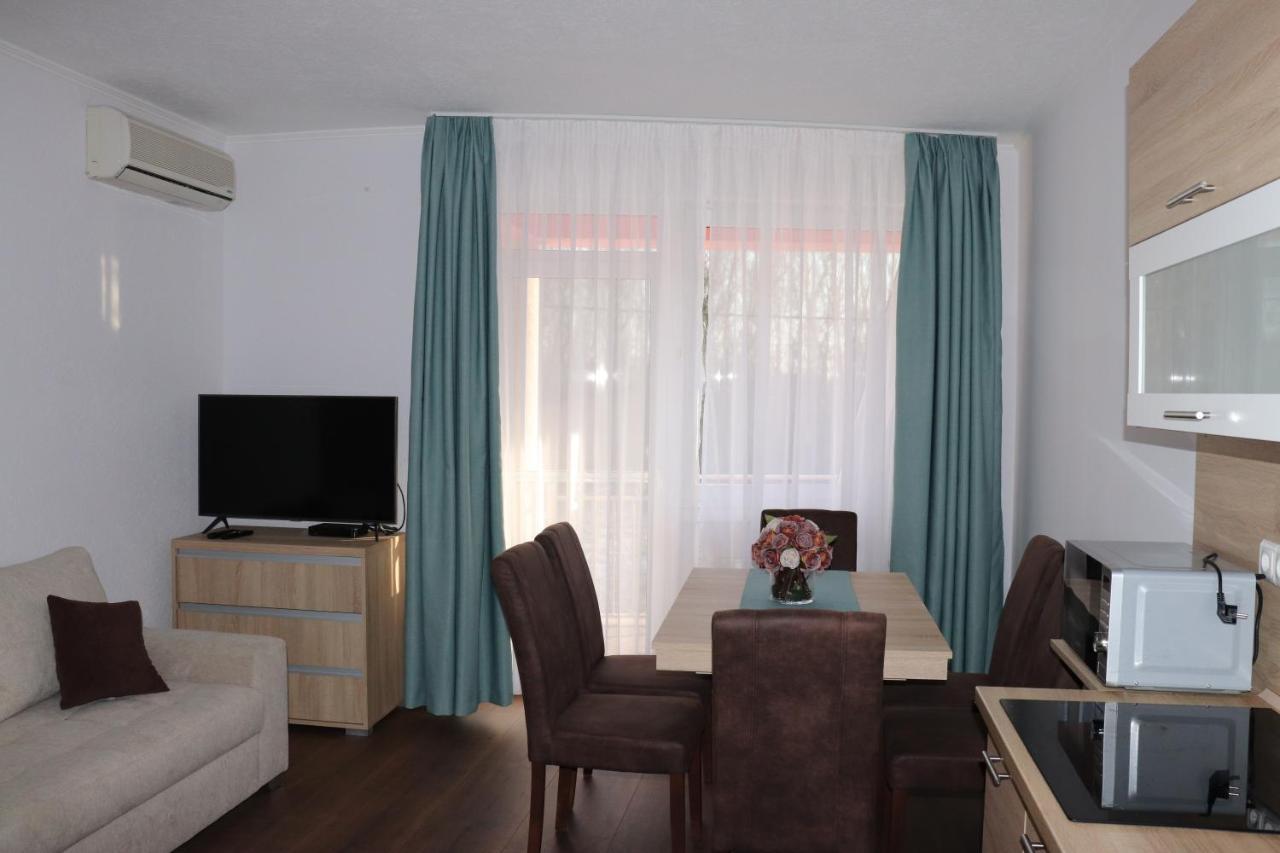 Liget Apartmanhaz Kehidakustány Eksteriør bilde