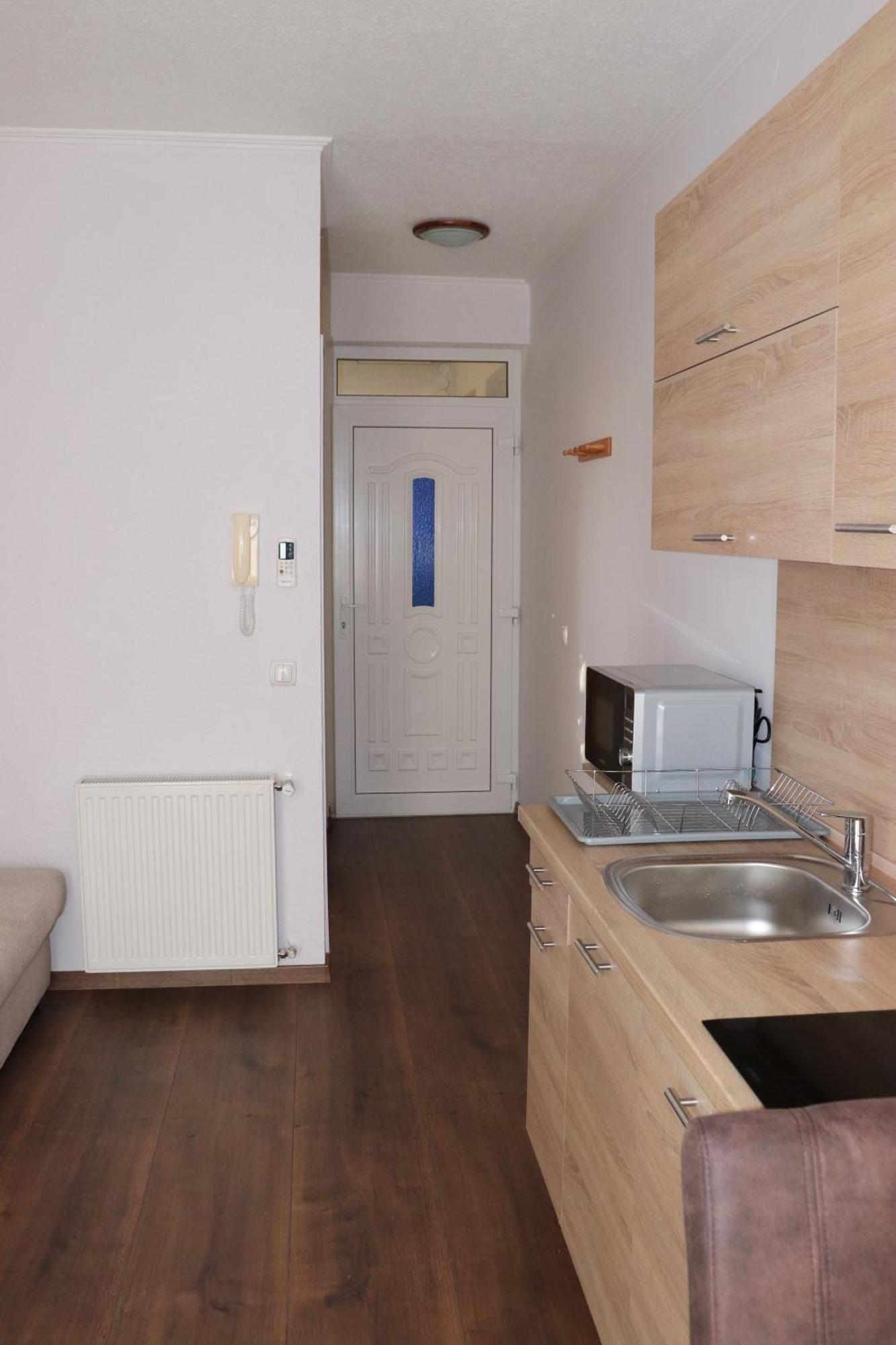 Liget Apartmanhaz Kehidakustány Eksteriør bilde